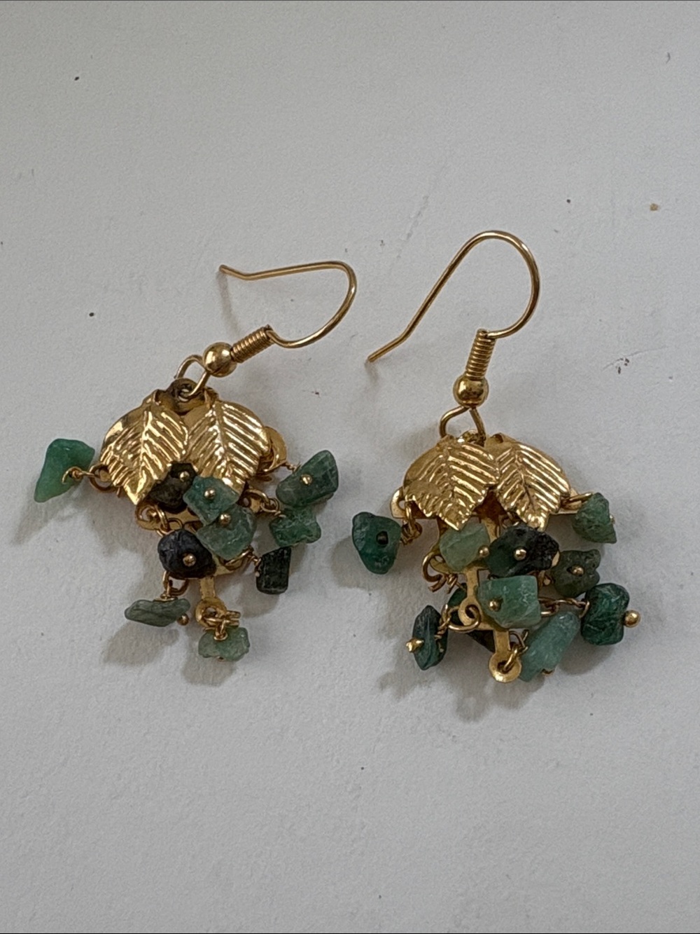 VTG NATURAL GREEN JADE ROCKS GEMSTONES PIERCE CLUSTER GRAPES CHANDELIER EARRINGS